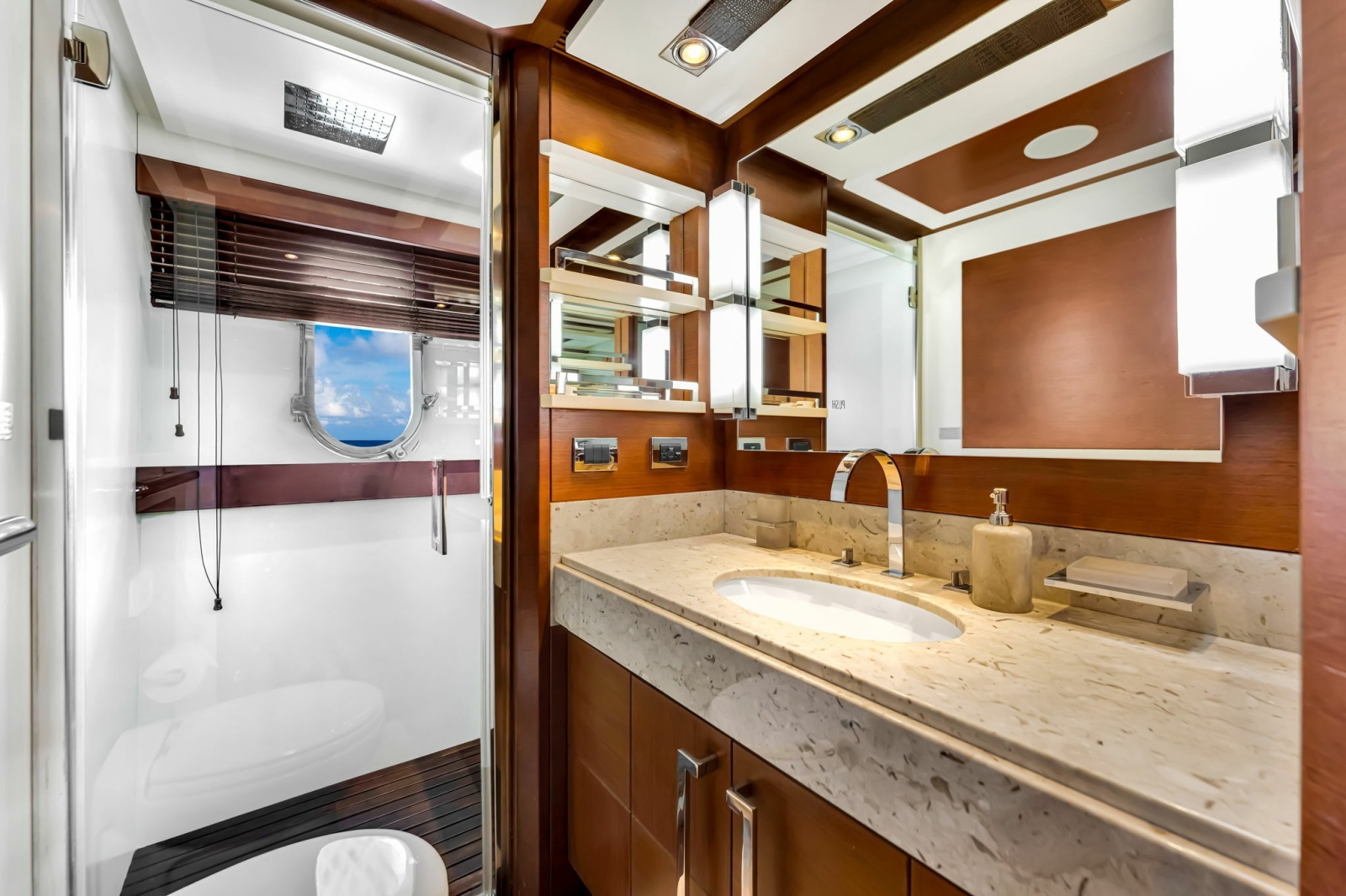 105' 2005 Azimut 105