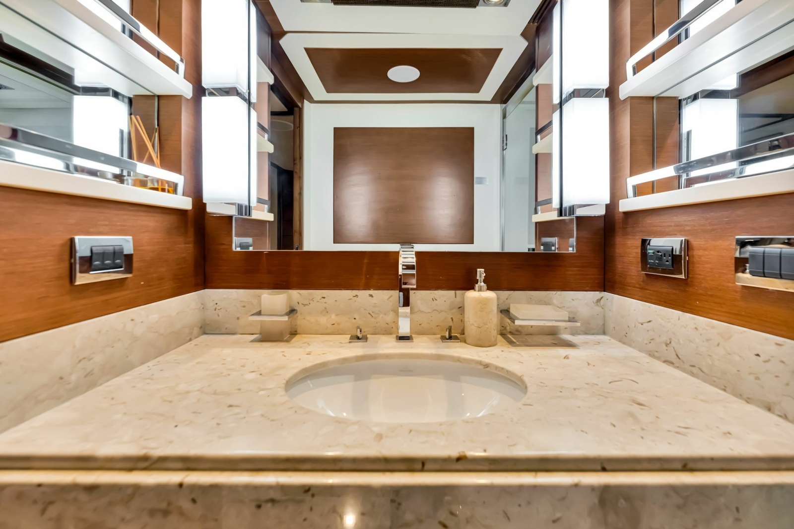 105' 2005 Azimut 105