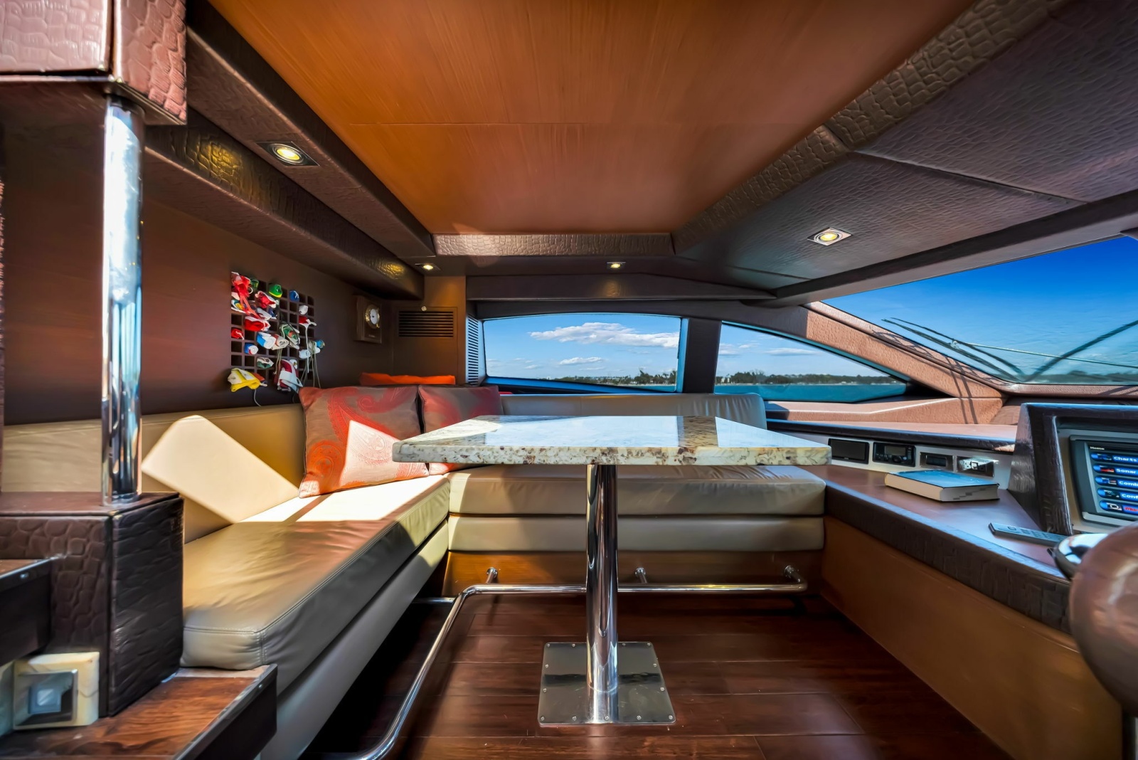 105' 2005 Azimut 105