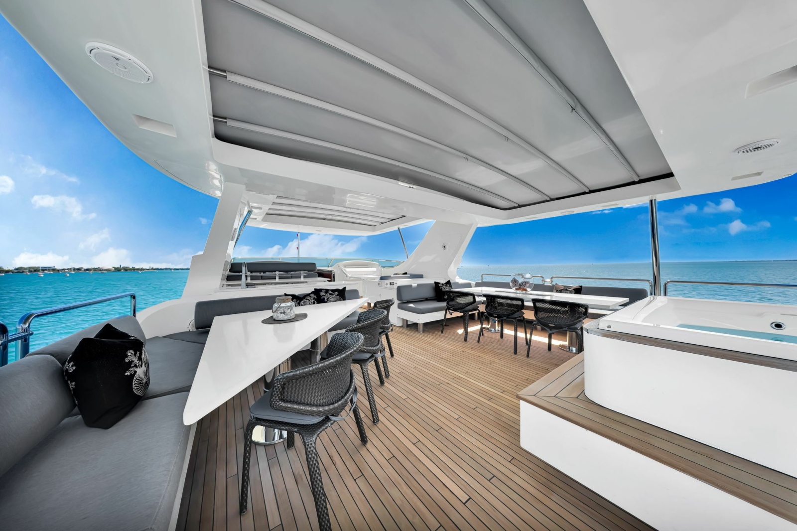 105' 2005 Azimut 105