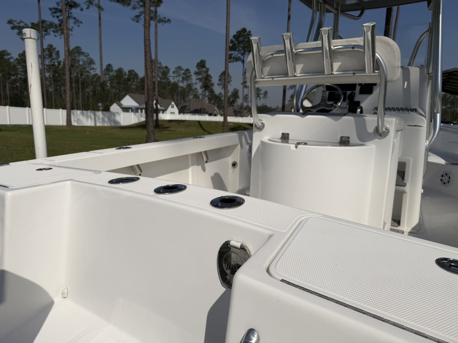 23' 2019 Reef Runner 230XS