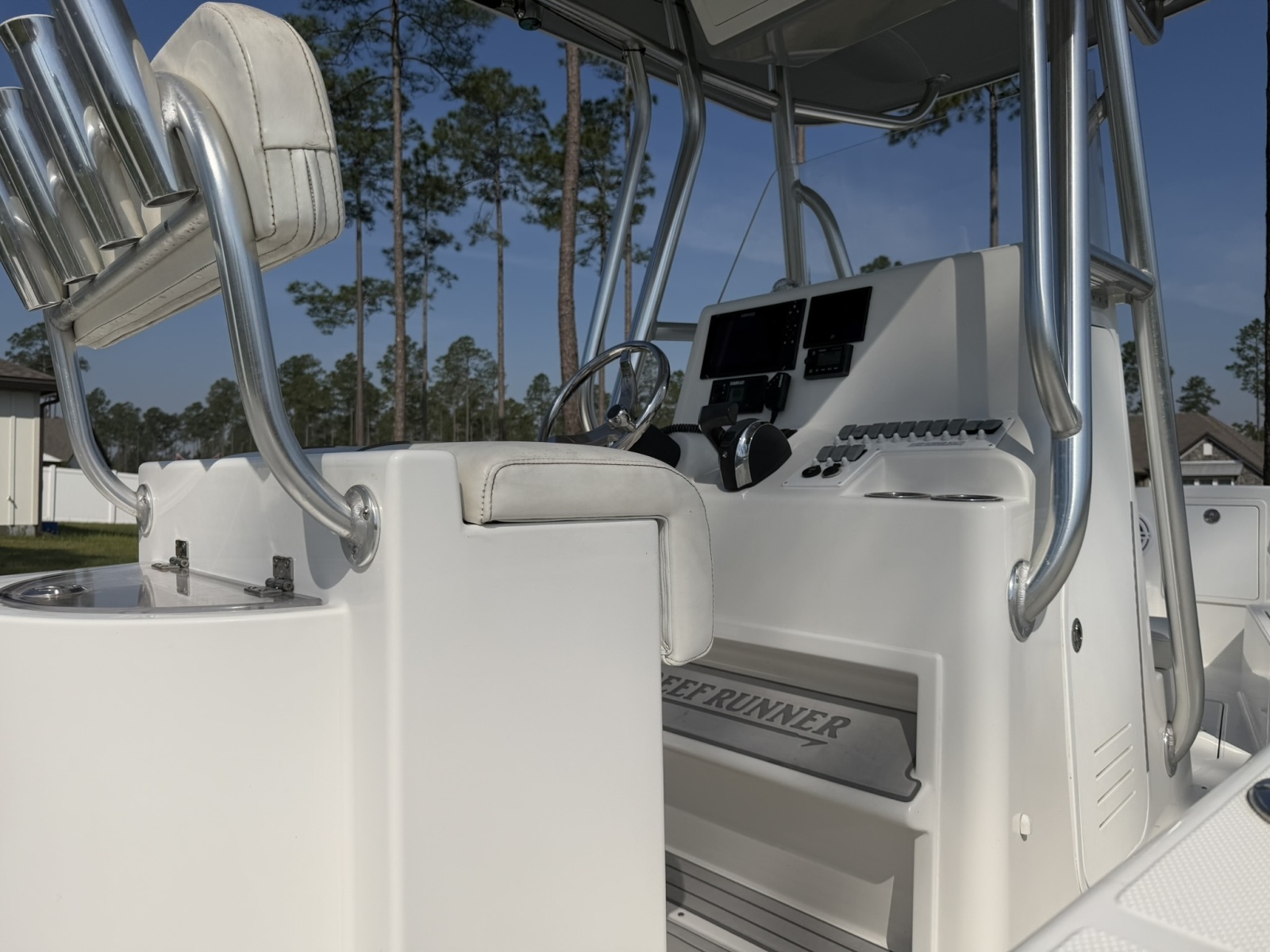 23' 2019 Reef Runner 230XS