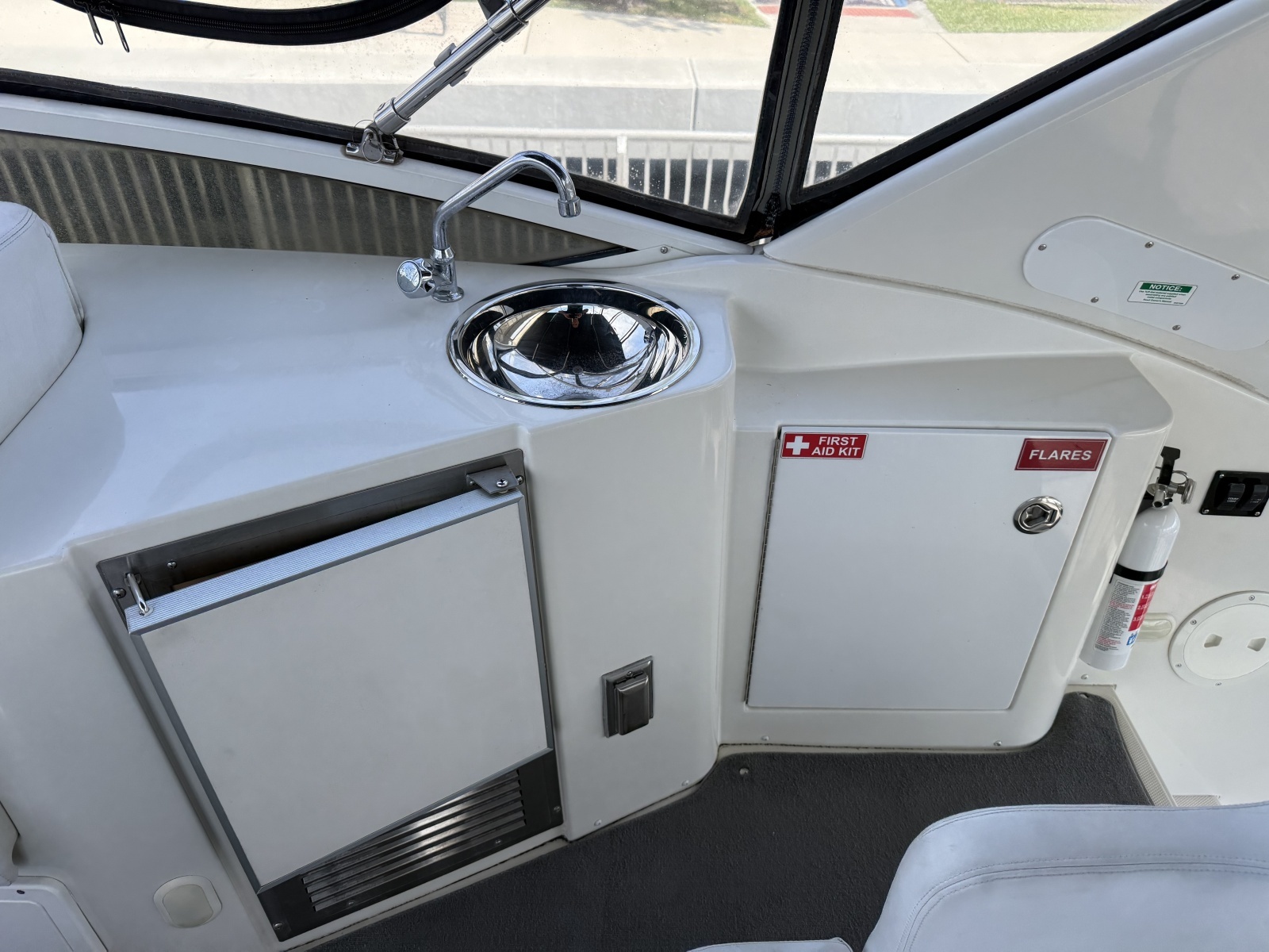 Mist Approach 44ft Carver Yacht For Sale