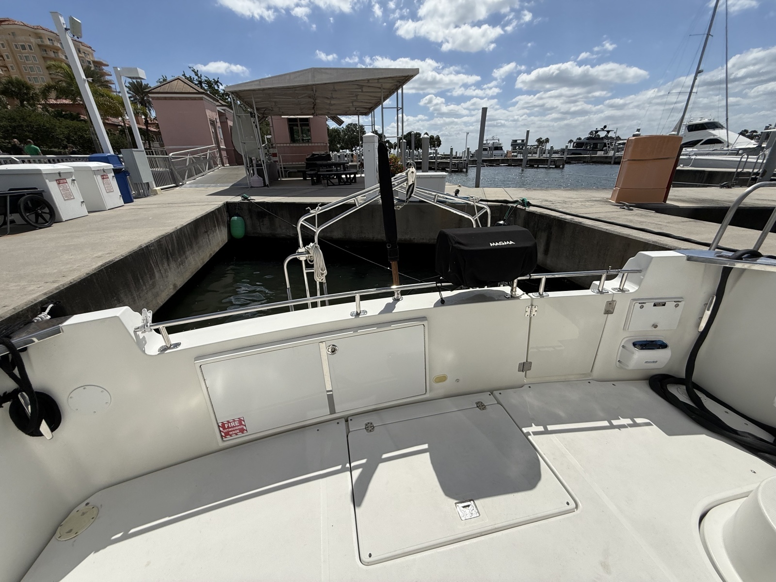 Mist Approach 44ft Carver Yacht For Sale