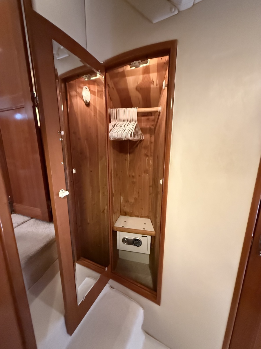 Mist Approach 44ft Carver Yacht For Sale