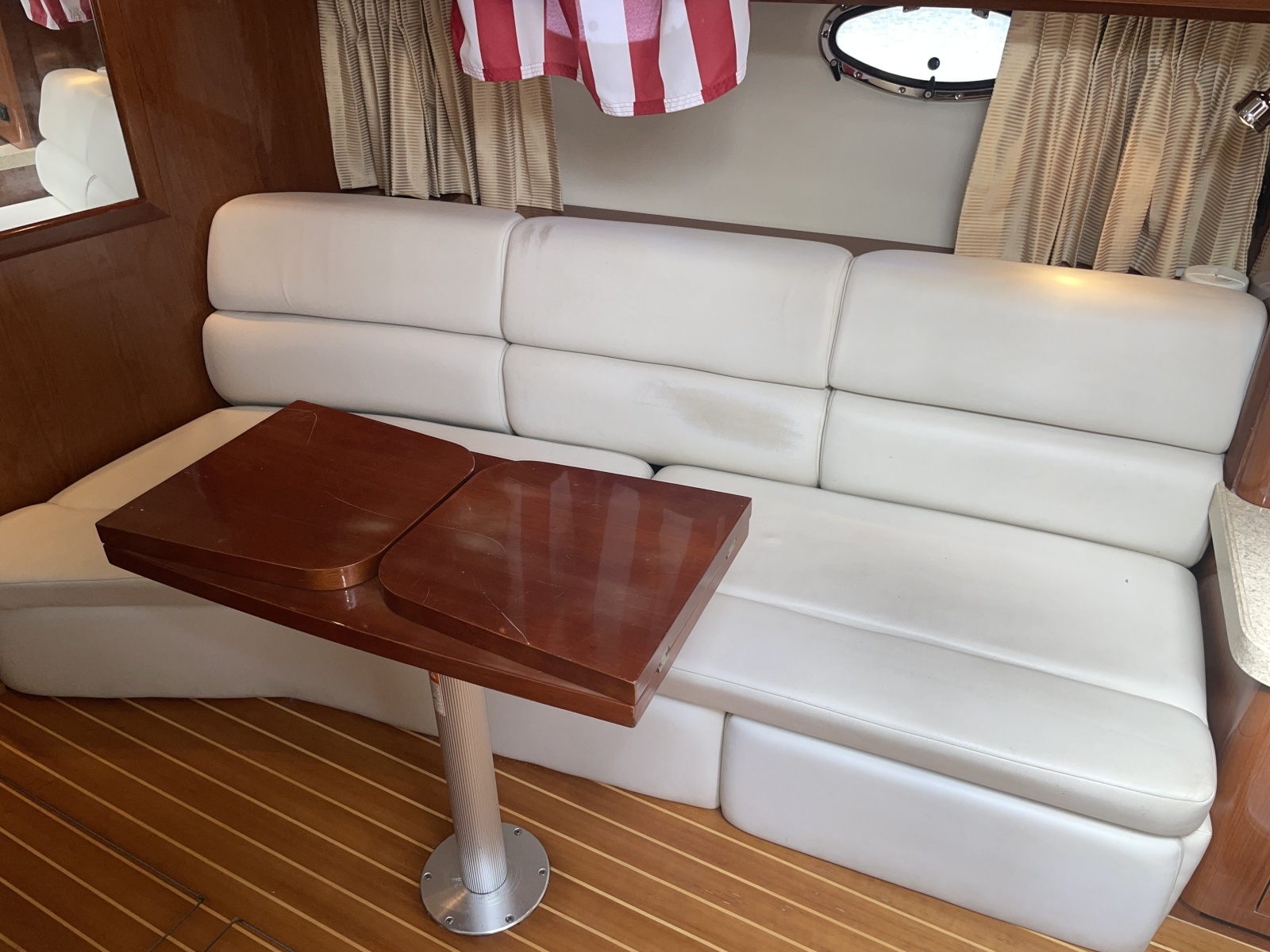 2005 Regal 3560 Express