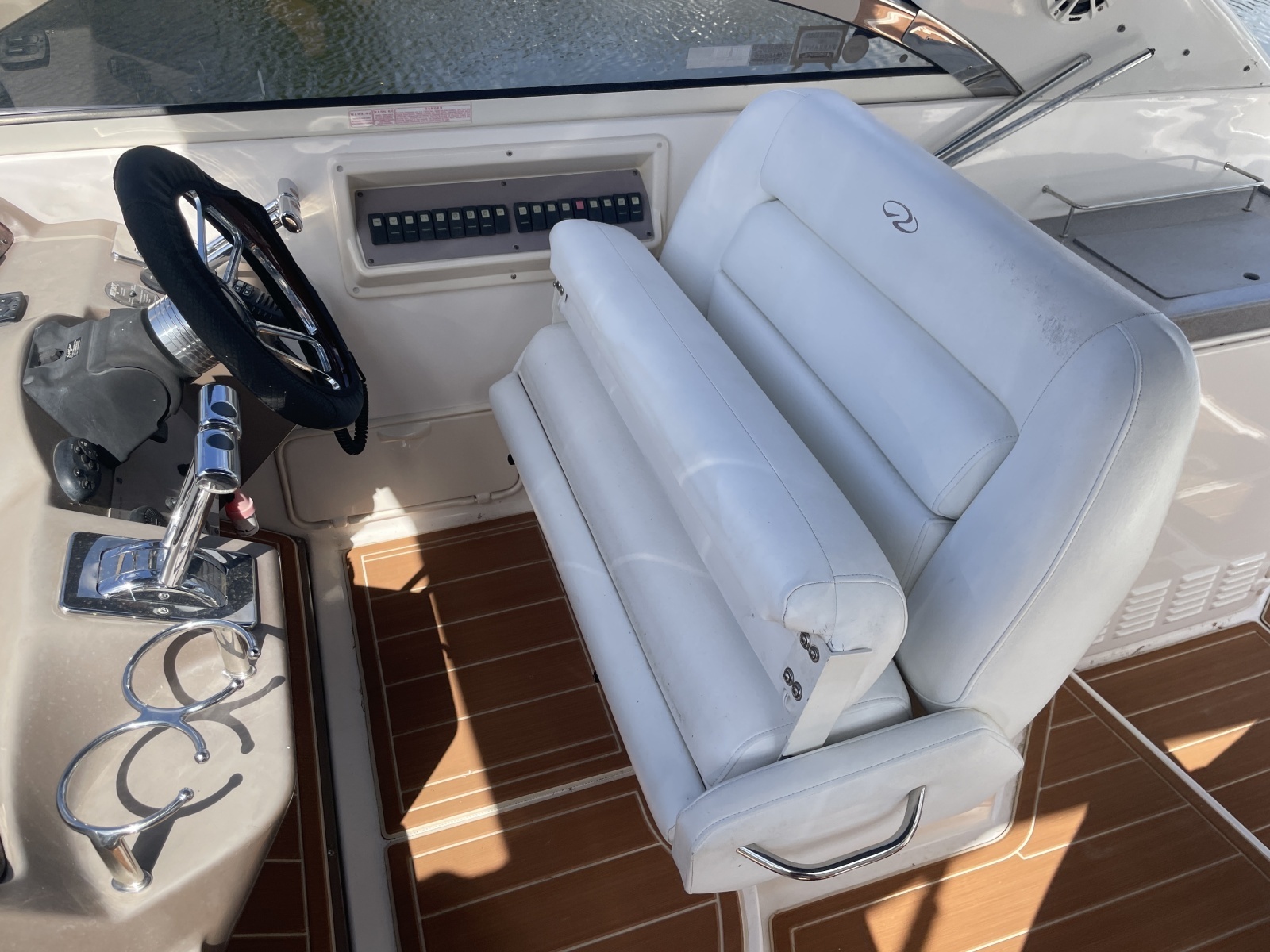 2005 Regal 3560 Express