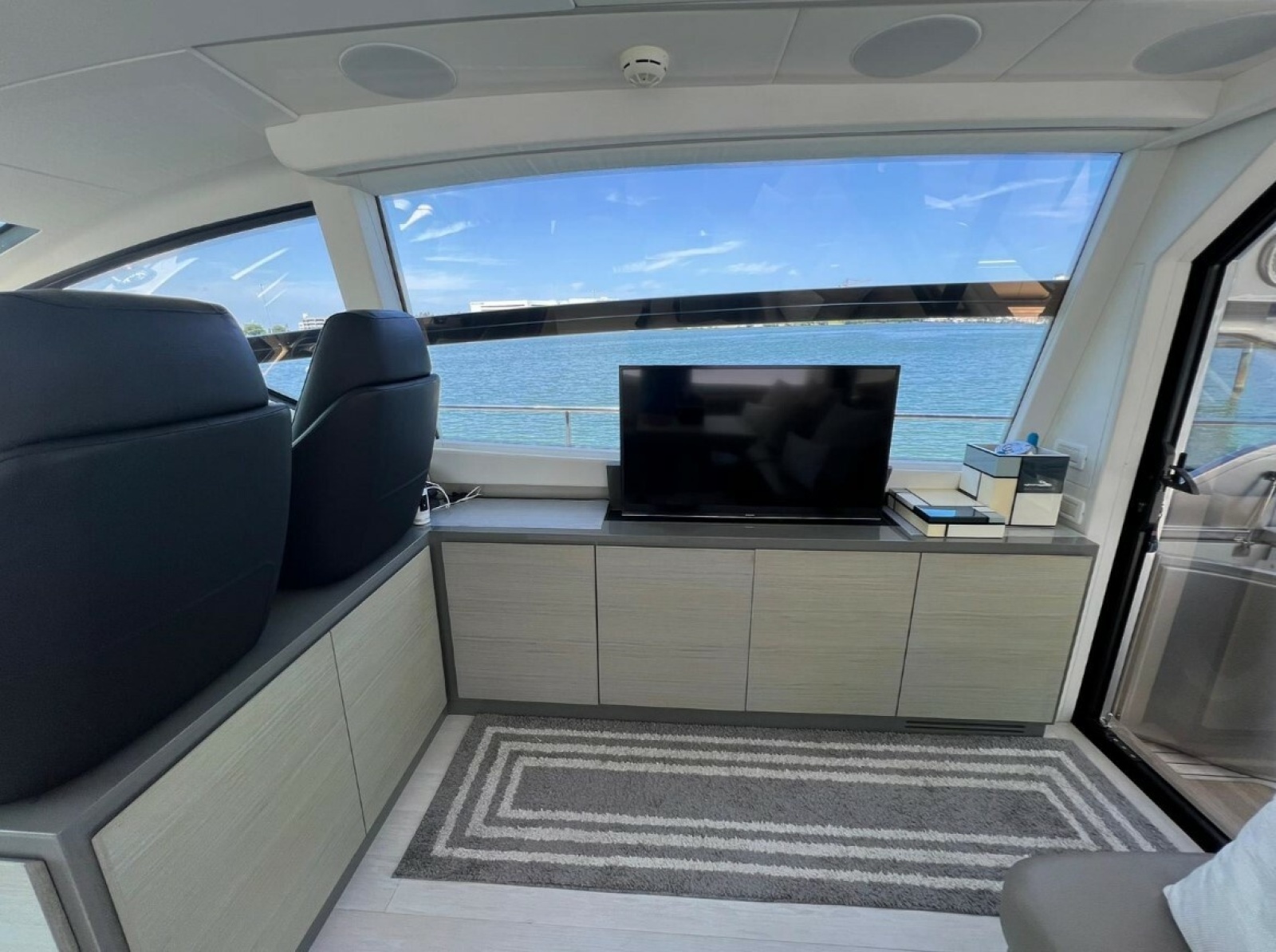 62' 2018 Pershing 