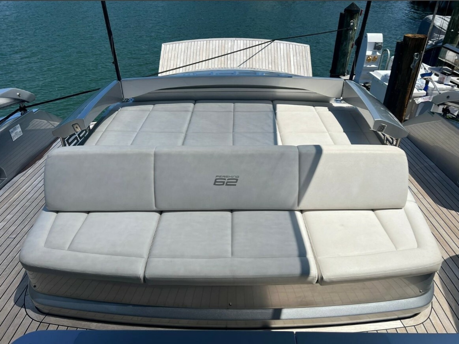 62' 2018 Pershing 