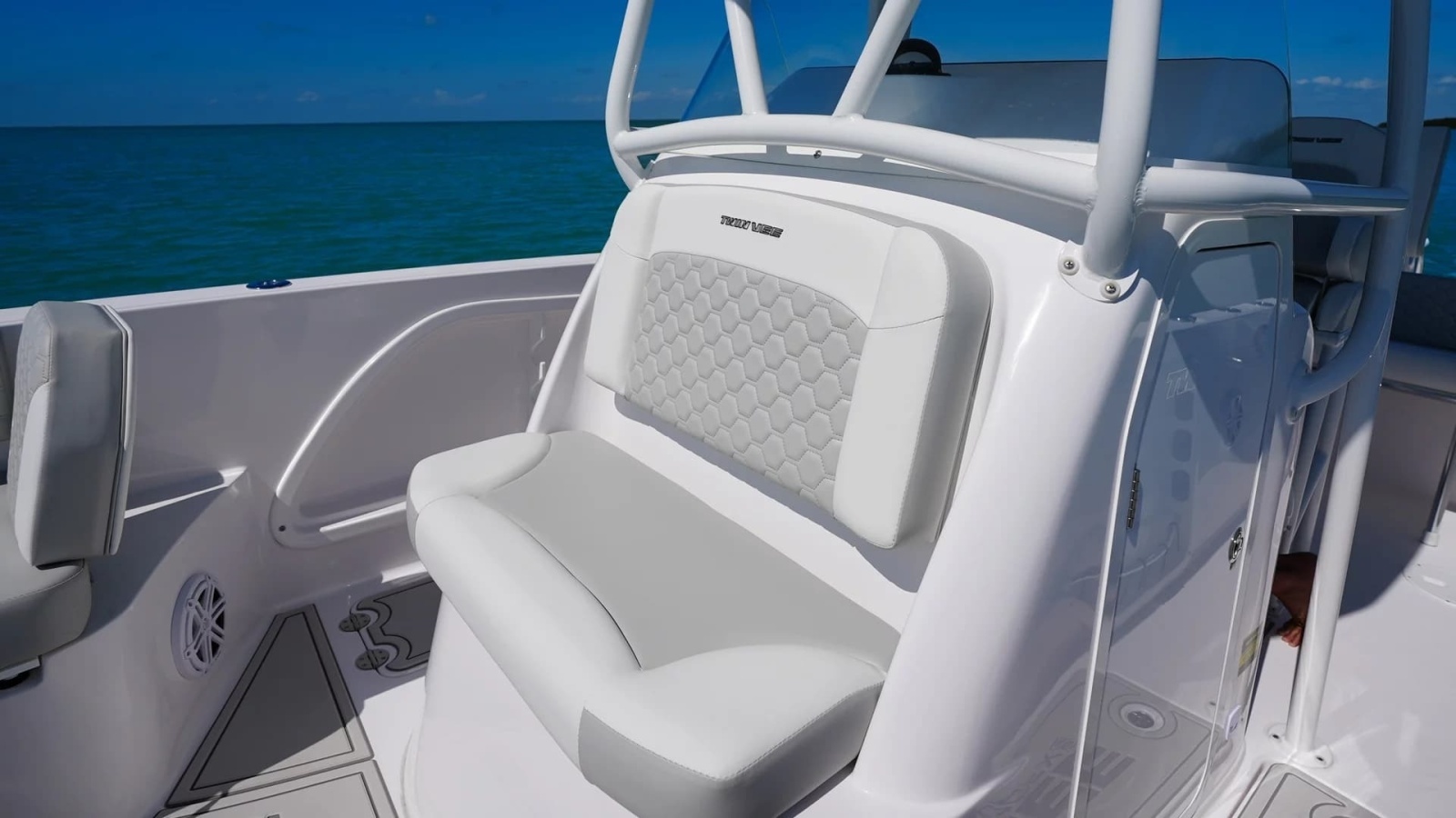 2026 Twin Vee 240 GFX2 CC