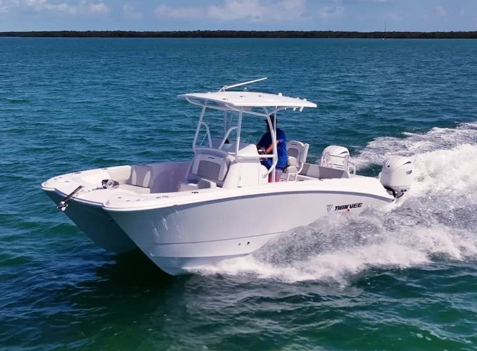 24' 2026 Twin Vee 240 GFX2 CC