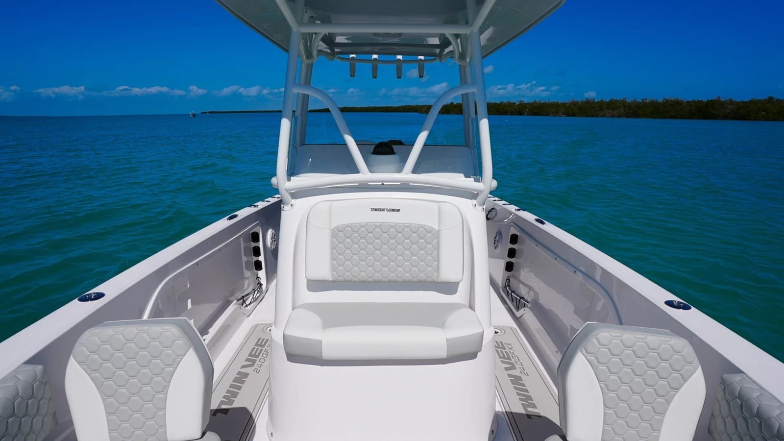 24' 2026 Twin Vee 240 GFX2 CC