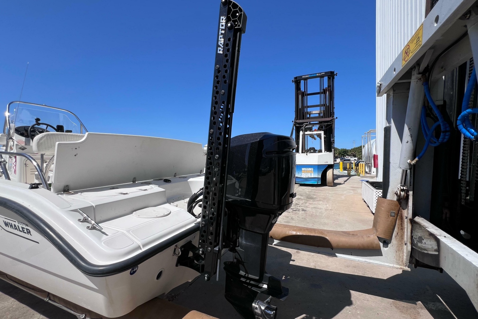 18' 2004 Boston Whaler 180 Dauntless