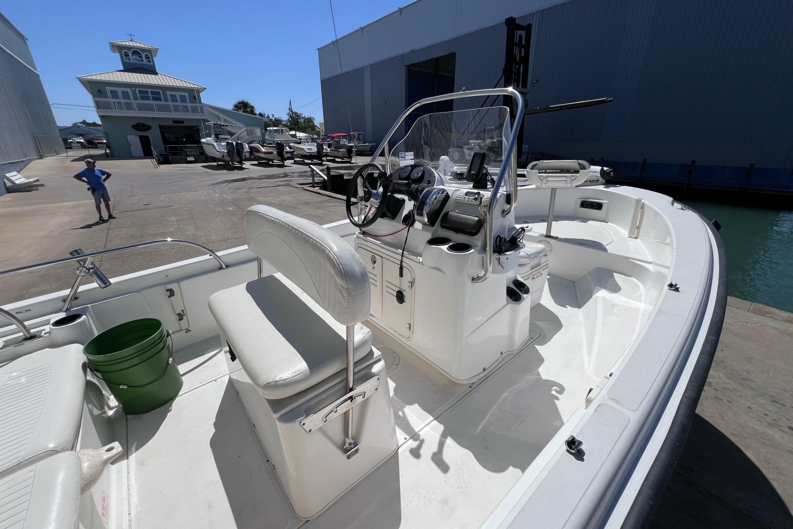 18' 2004 Boston Whaler 180 Dauntless