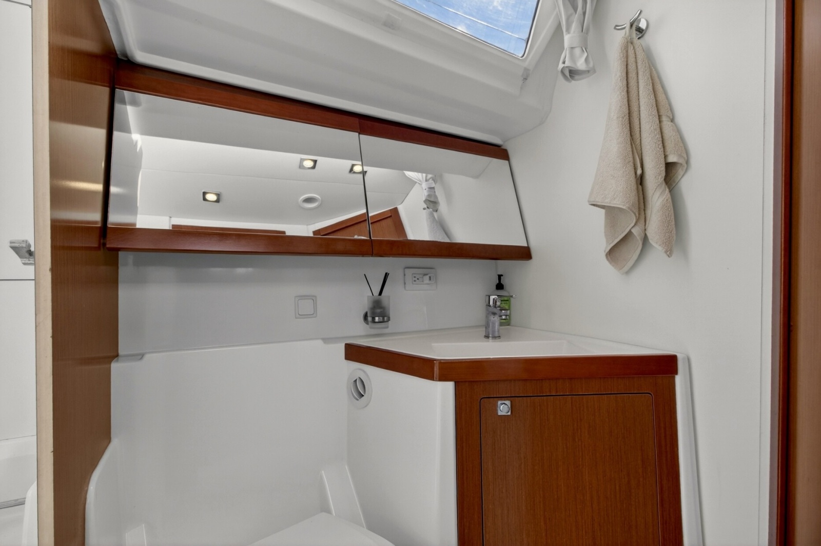 2012 Beneteau Oceanis 48