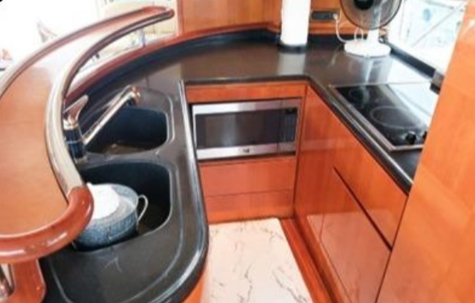 65' 2005 Azimut Fly 62
