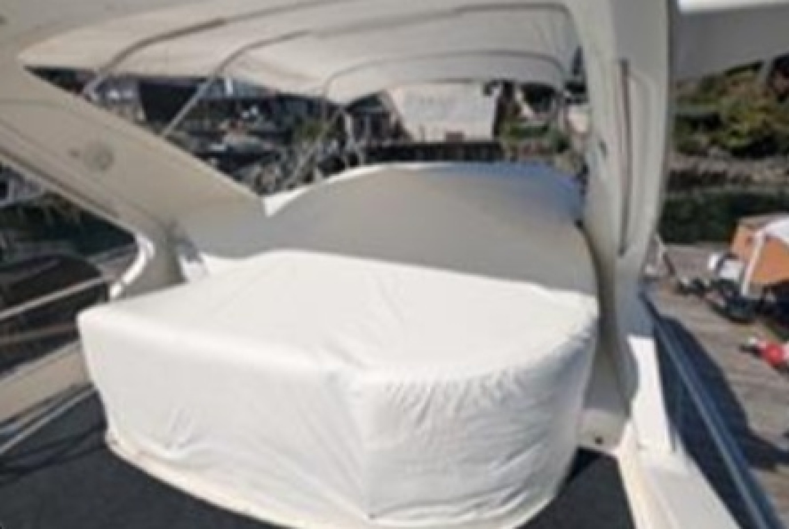 65' 2005 Azimut Fly 62