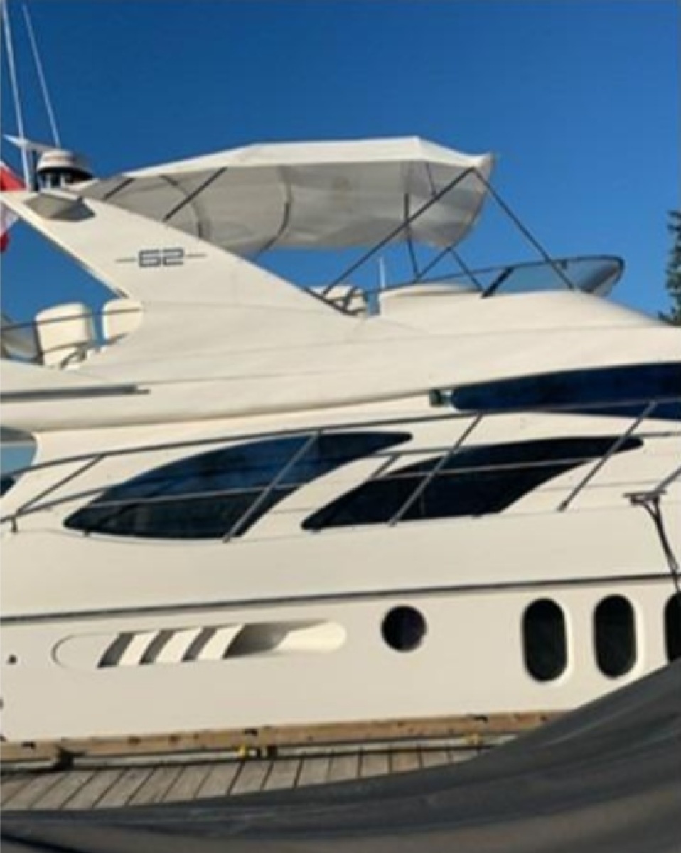 65' 2005 Azimut Fly 62