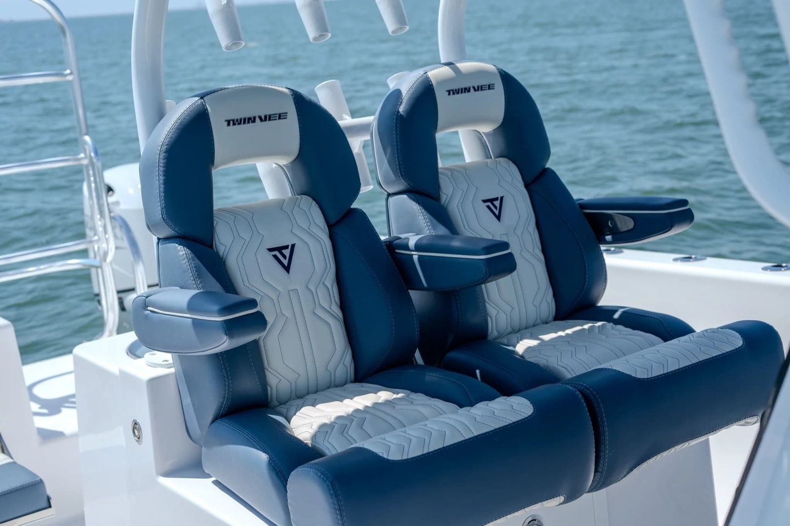 2026 Twin Vee 260 GFX2 CC