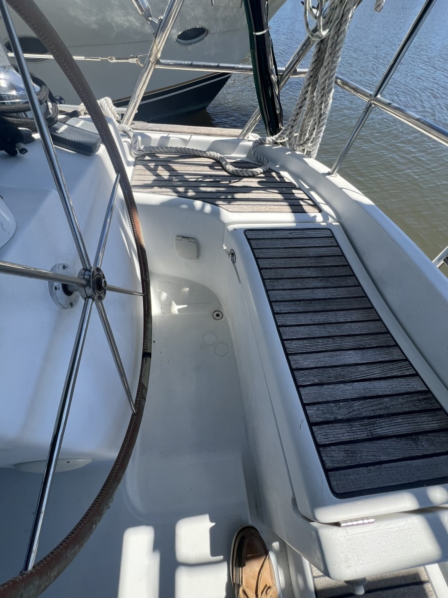 47' 2001 Beneteau Oceanis 473