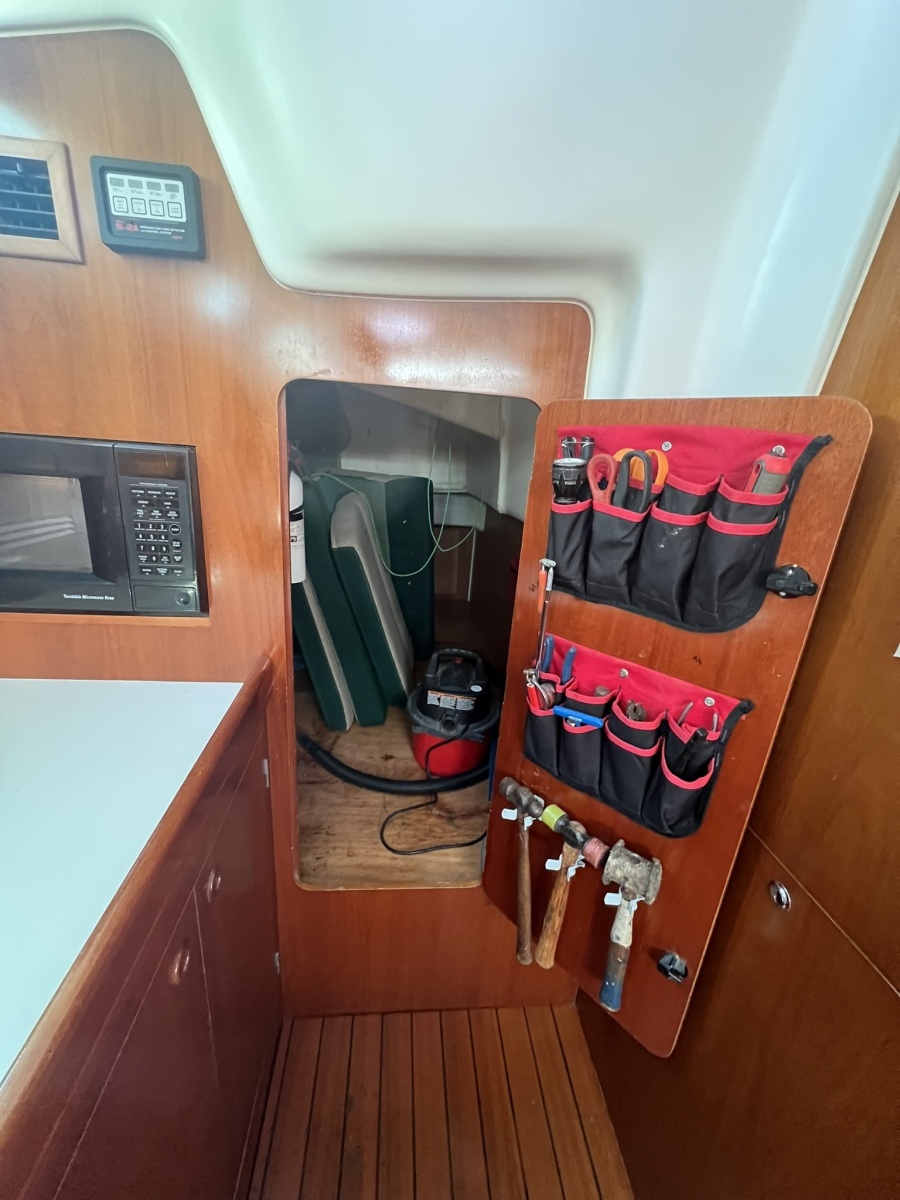 47' 2001 Beneteau Oceanis 473