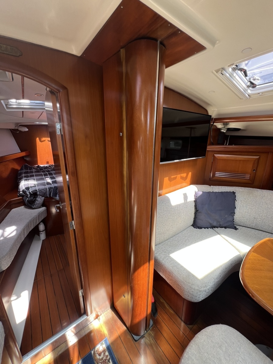 47' 2001 Beneteau Oceanis 473