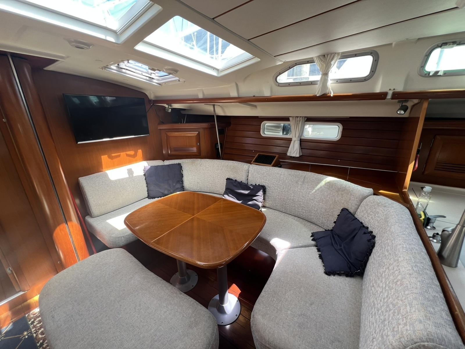 47' 2001 Beneteau Oceanis 473