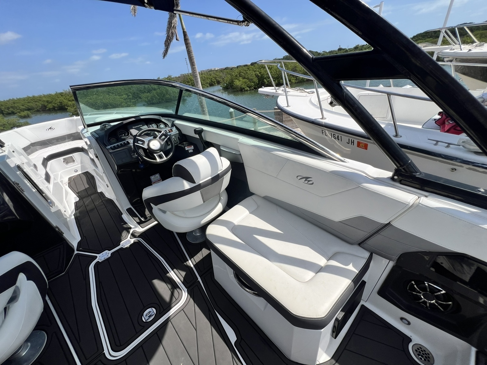 2015 Monterey 268SS