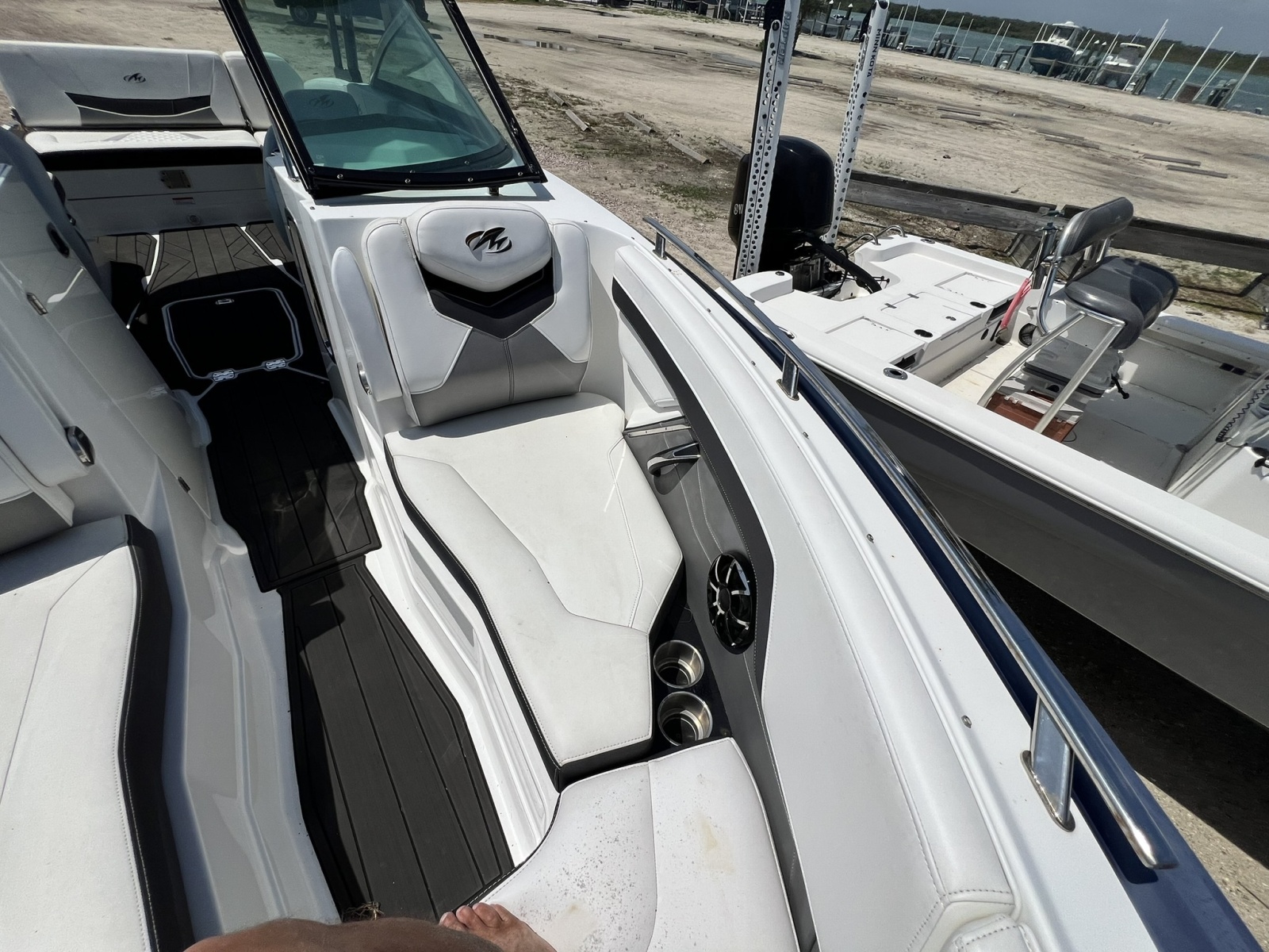 2015 Monterey 268SS