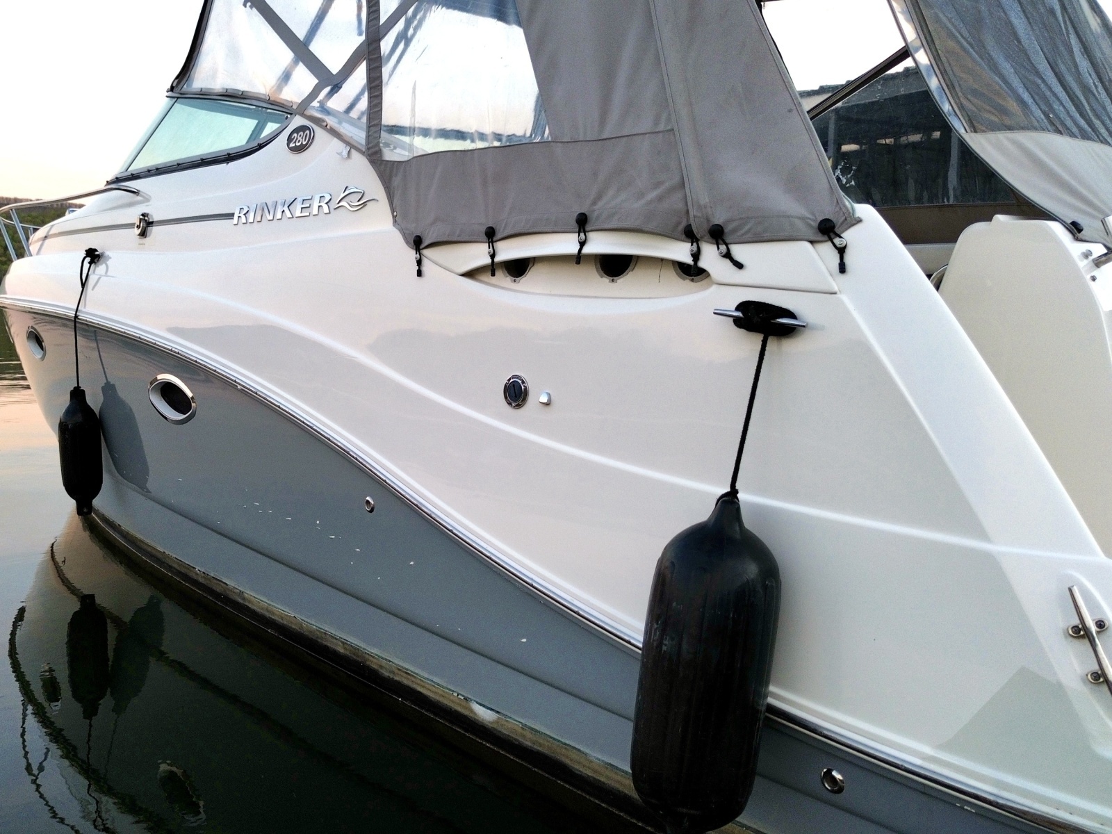 2008 Rinker 280 Express Cruiser