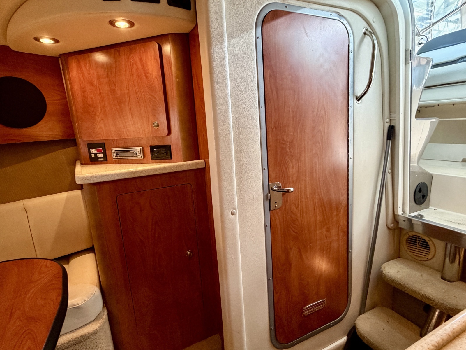 2008 Rinker 280 Express Cruiser