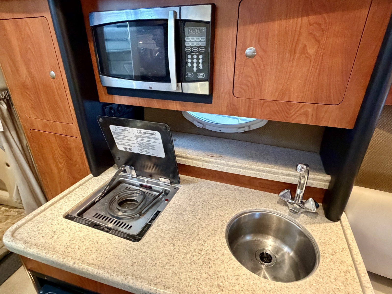 2008 Rinker 280 Express Cruiser