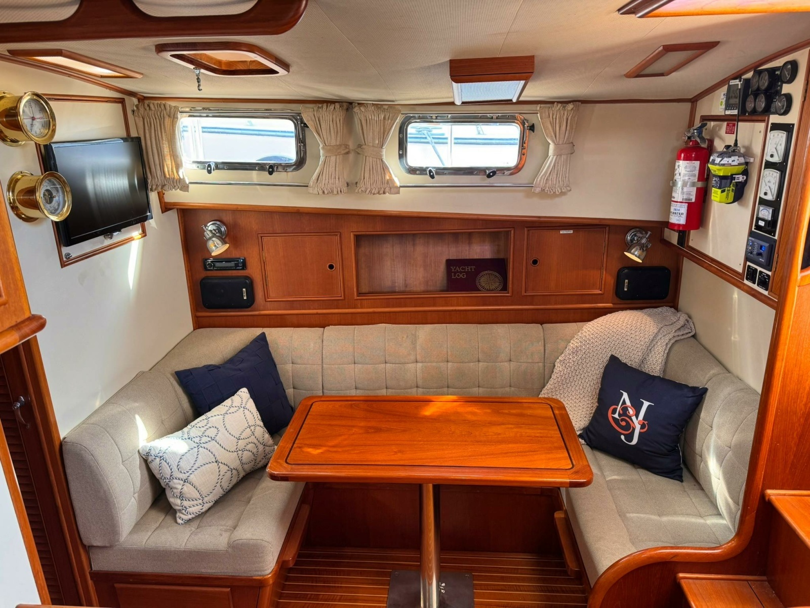 BALMY 38ft Grand Banks Yachts Yacht For Sale