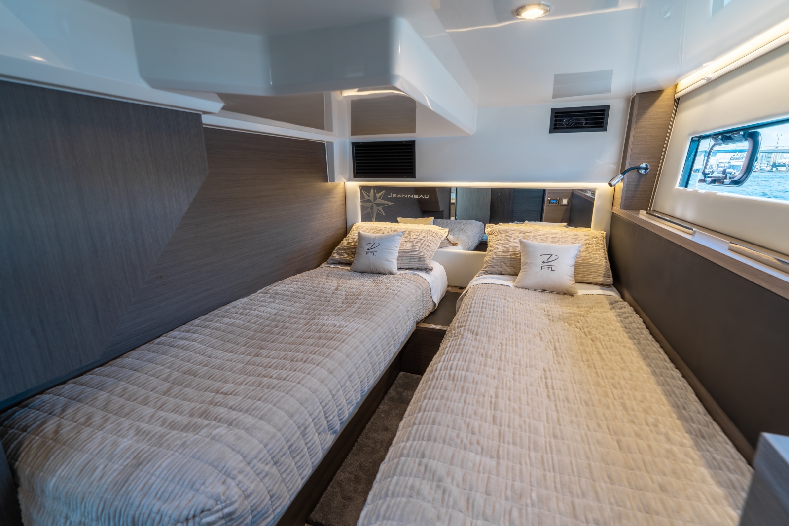 41' 2024 Jeanneau NC 1295 Fly