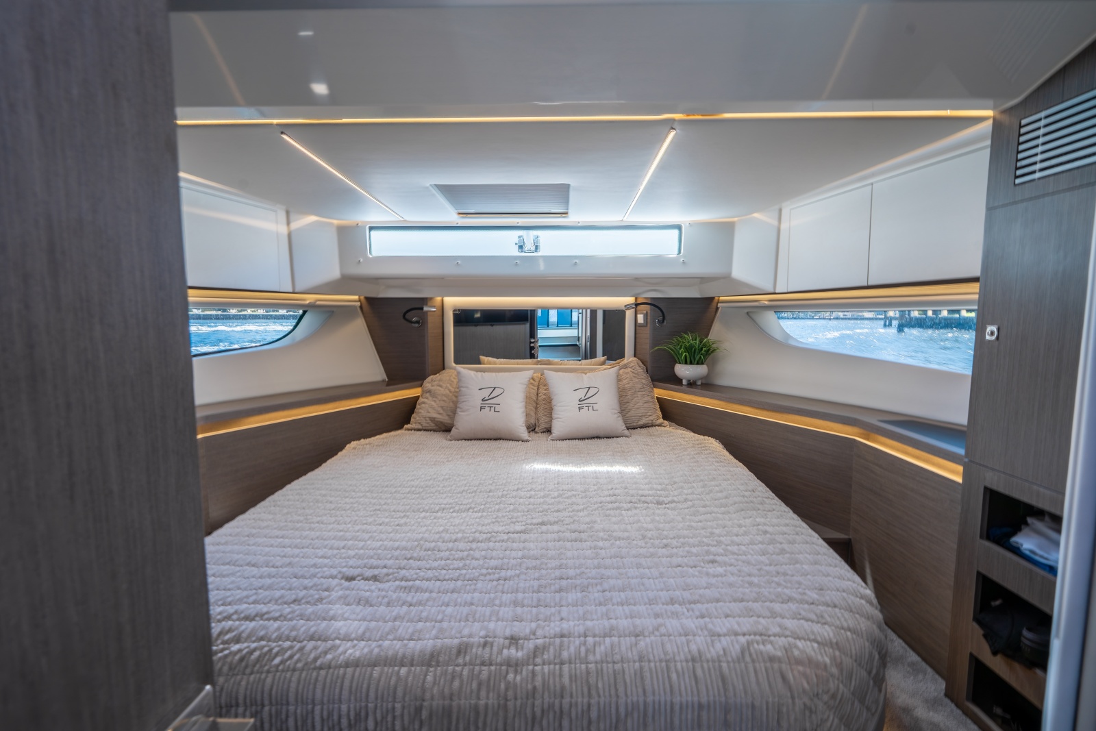 41' 2024 Jeanneau NC 1295 Fly
