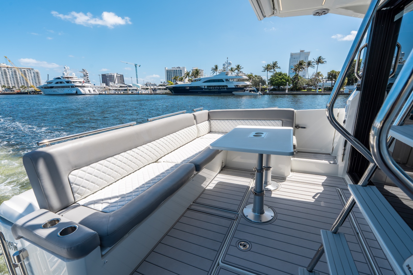 41' 2024 Jeanneau NC 1295 Fly