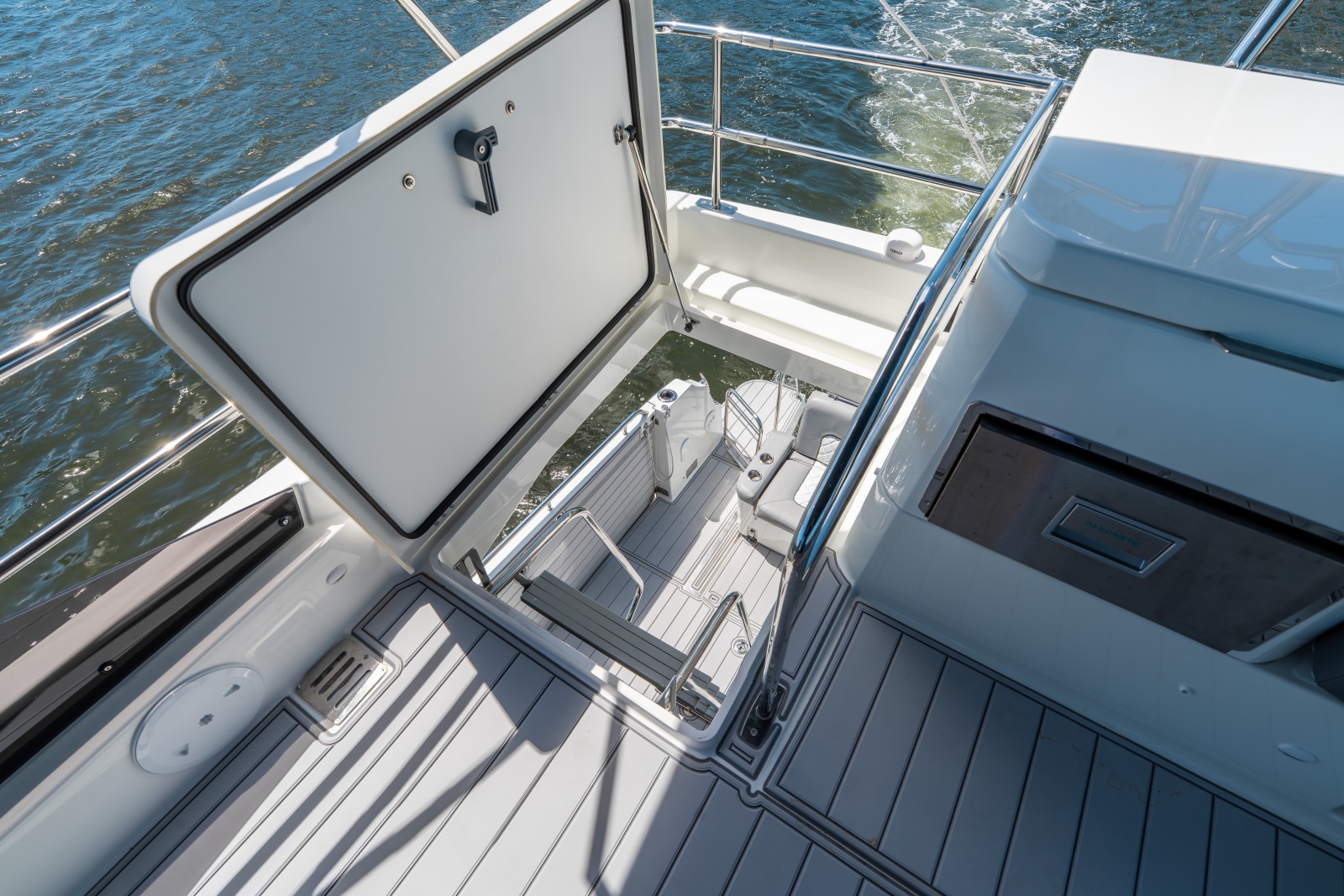 41' 2024 Jeanneau NC 1295 Fly
