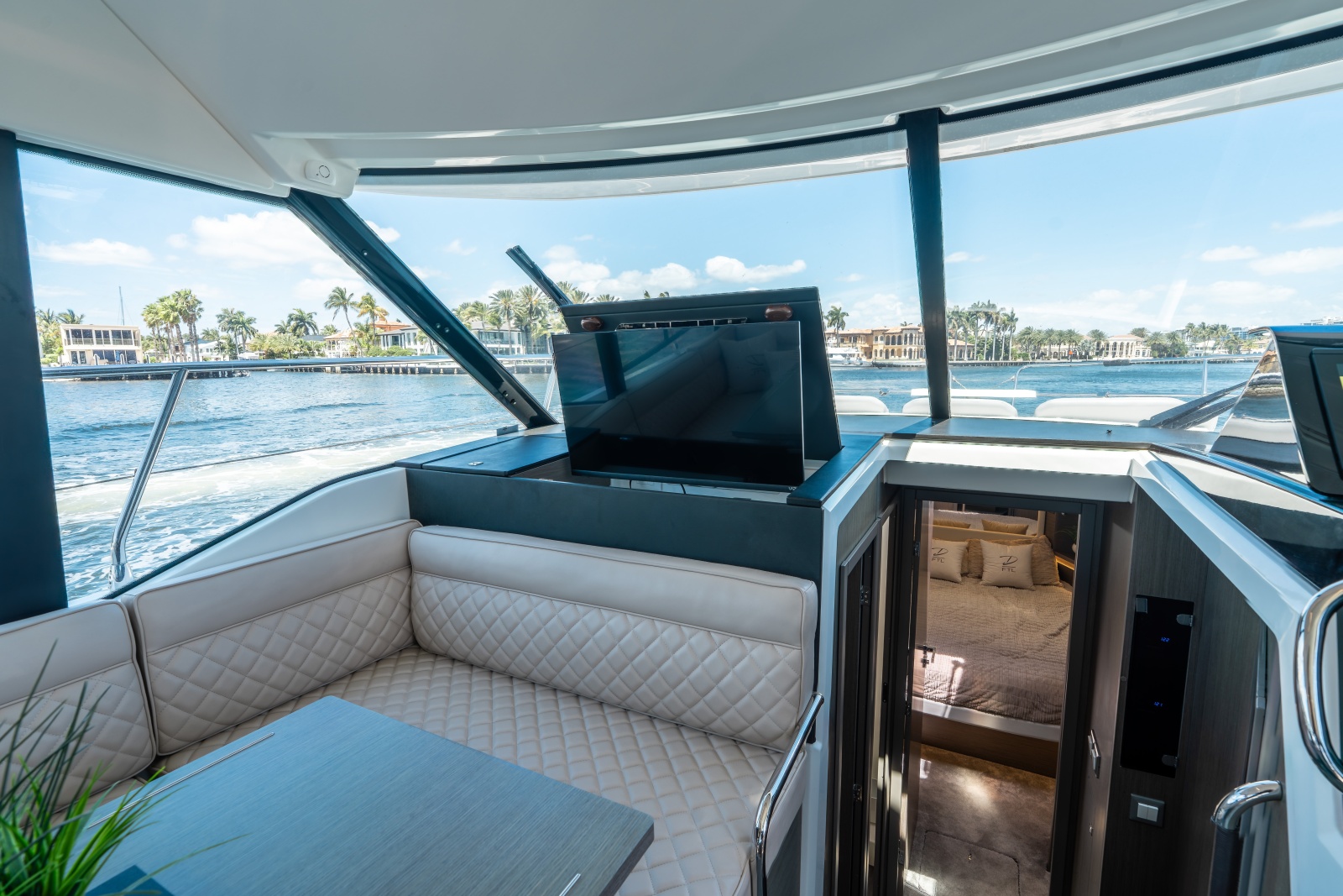 41' 2024 Jeanneau NC 1295 Fly