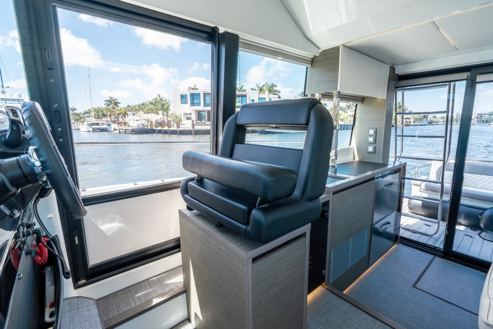 41' 2024 Jeanneau NC 1295 Fly