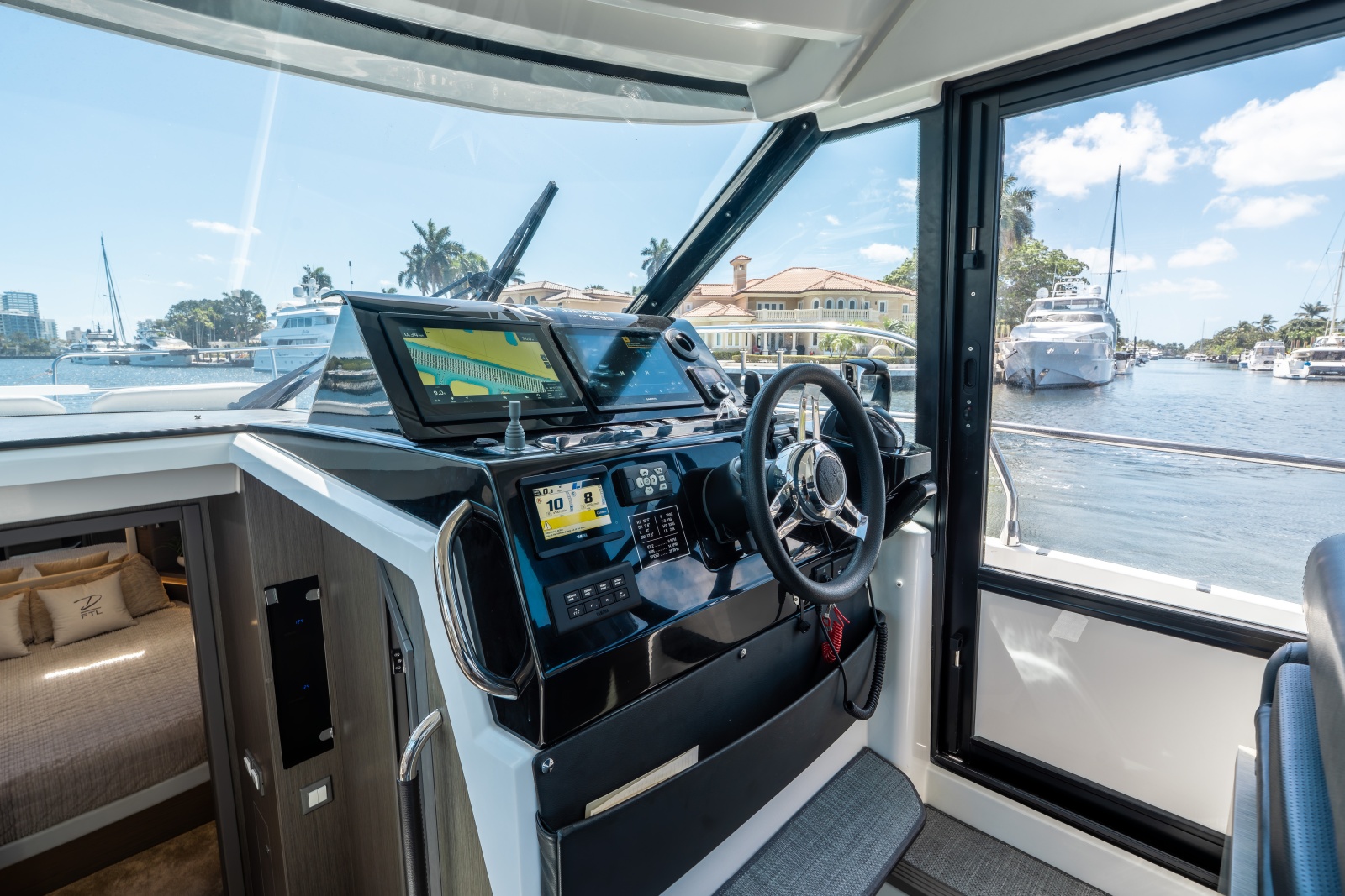 41' 2024 Jeanneau NC 1295 Fly