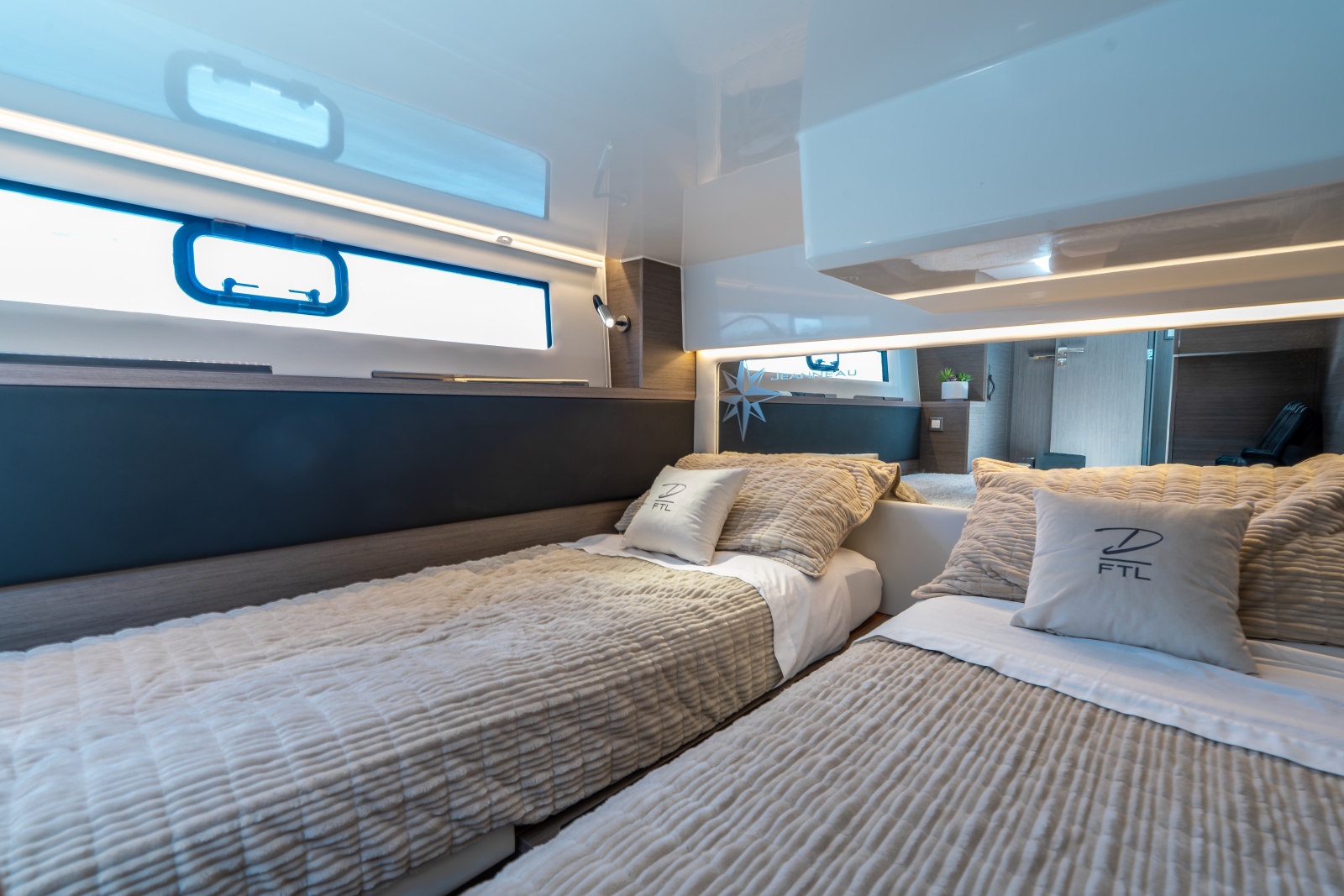 41' 2024 Jeanneau NC 1295 Fly