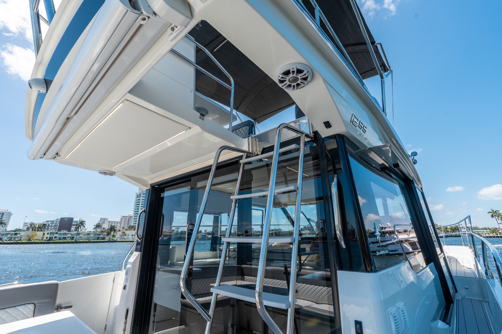 41' 2024 Jeanneau NC 1295 Fly