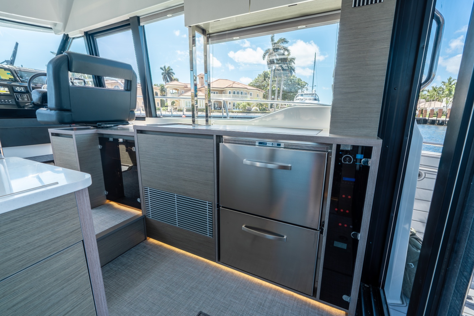 41' 2024 Jeanneau NC 1295 Fly