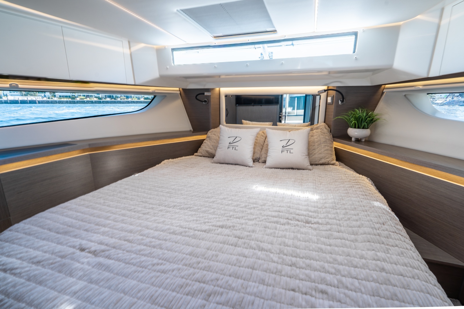 41' 2024 Jeanneau NC 1295 Fly