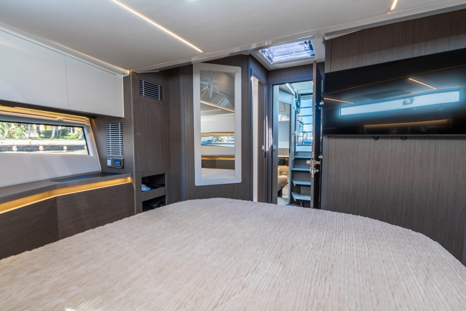 41' 2024 Jeanneau NC 1295 Fly