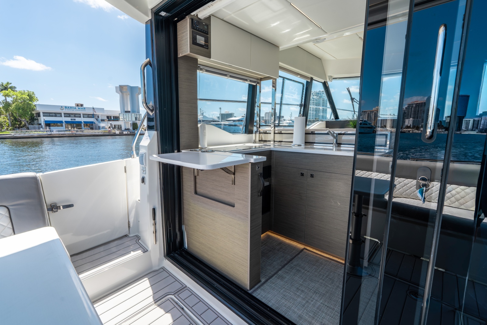 41' 2024 Jeanneau NC 1295 Fly