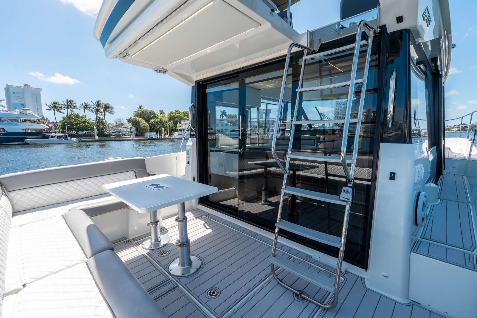 41' 2024 Jeanneau NC 1295 Fly