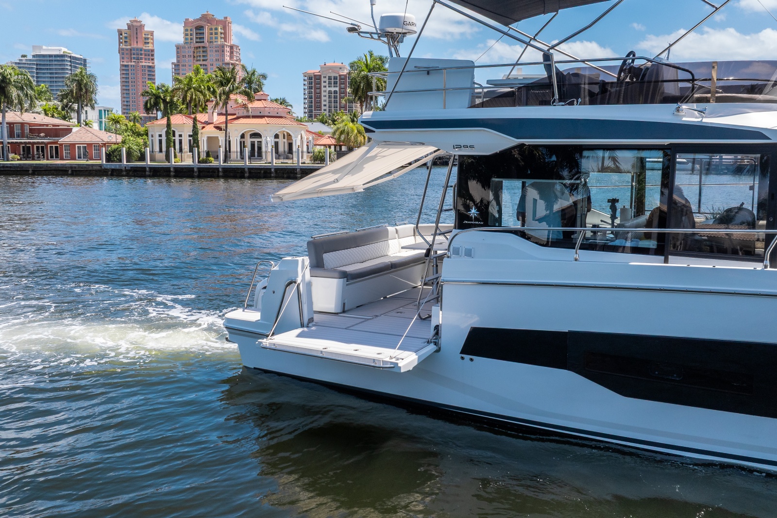 41' 2024 Jeanneau NC 1295 Fly