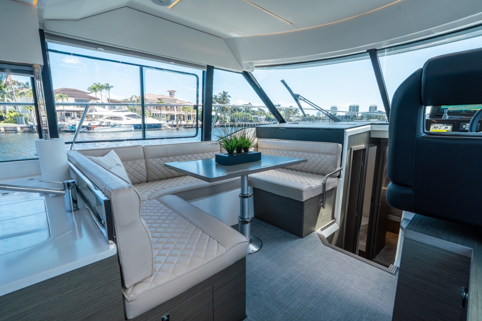 41' 2024 Jeanneau NC 1295 Fly