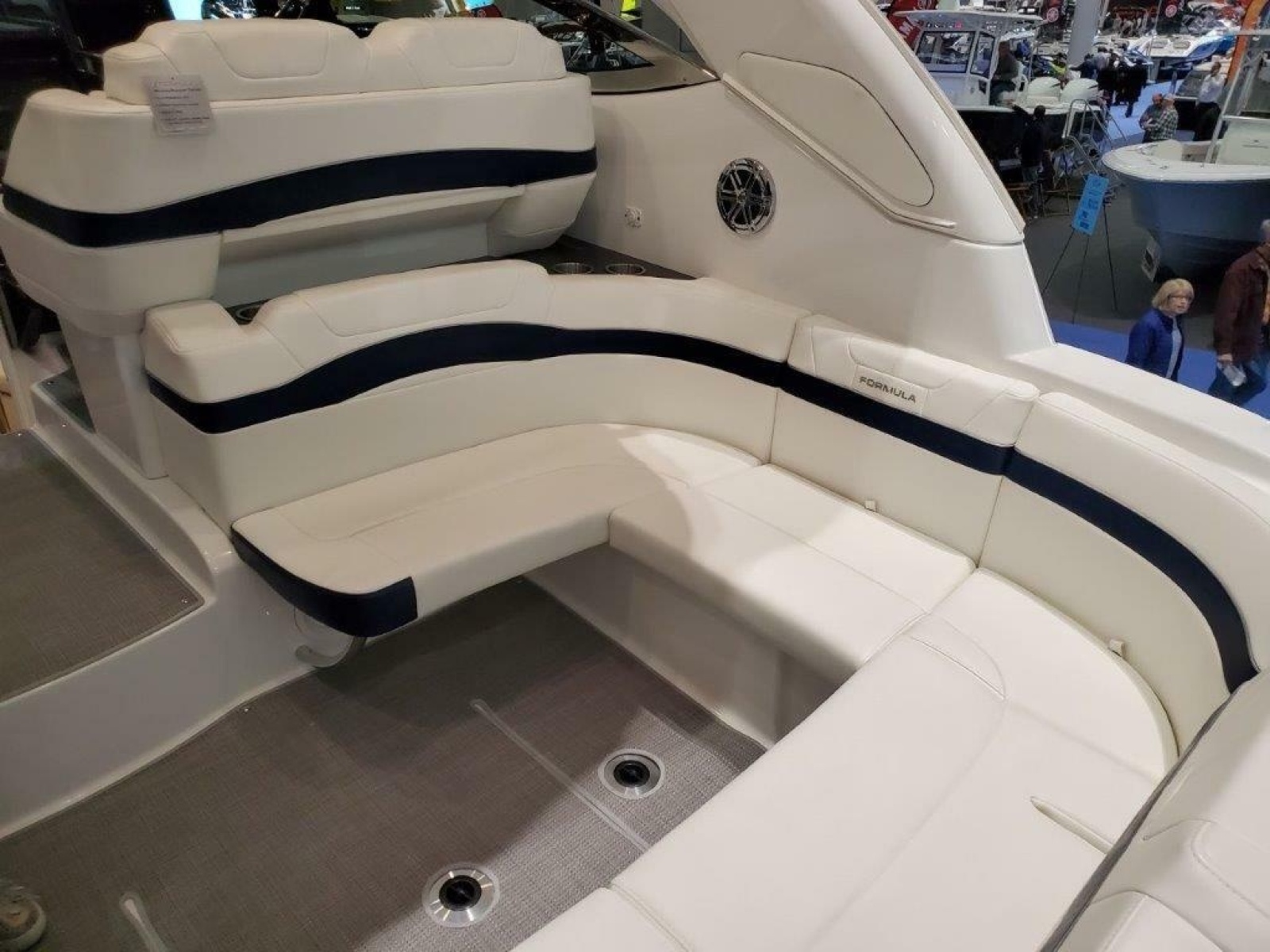 Formula 34 CLAIR DE LUNE - Cockpit Seating